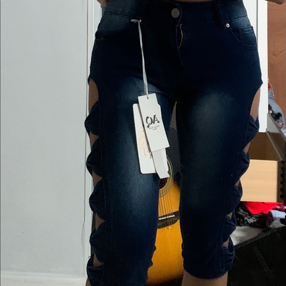Shape up denim capris cutout
